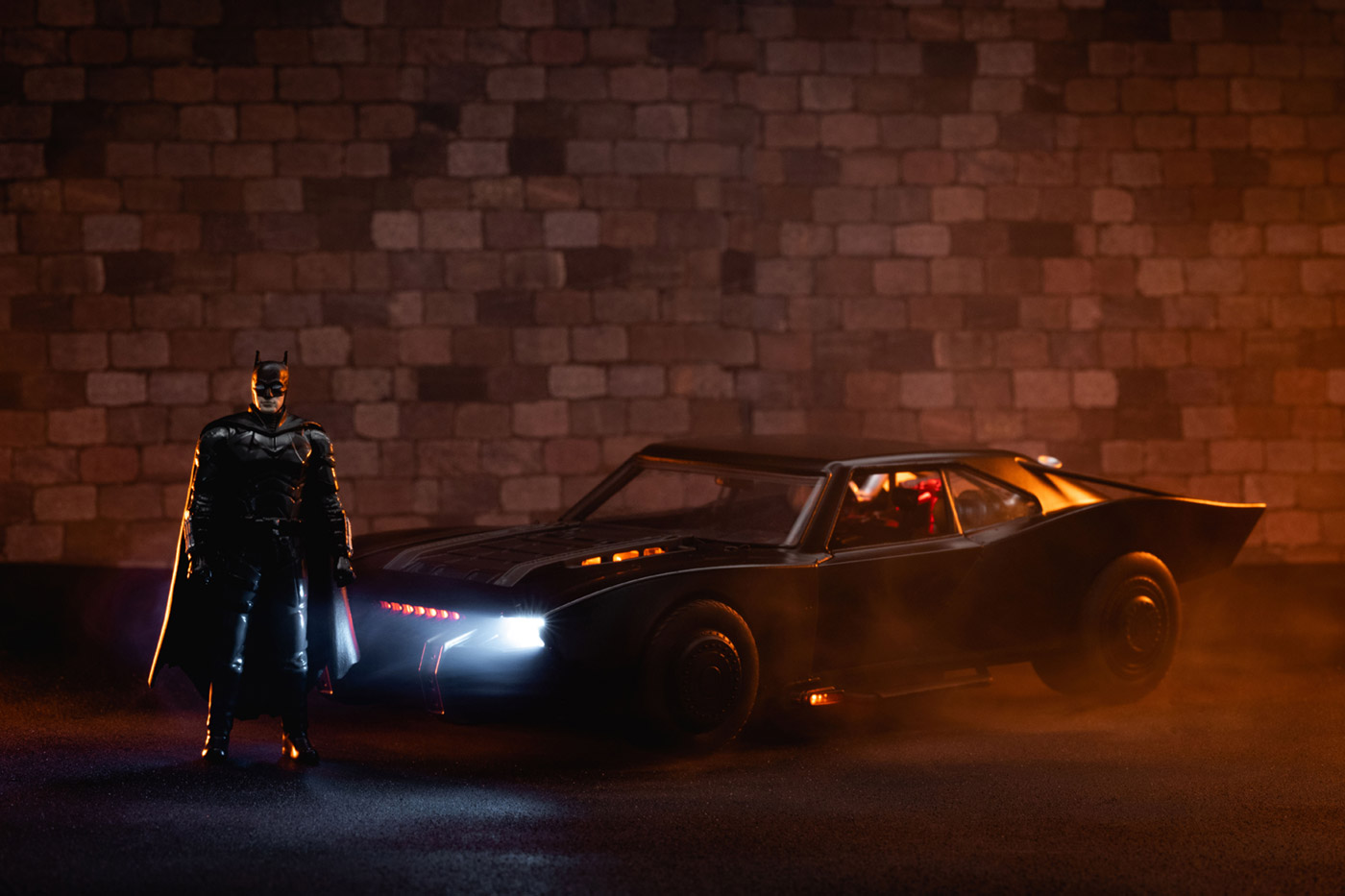 最速出荷品薄状態★THE BATMAN 1/18 バットモービル＆バットマン jadatoys製　2020 新品 28センチの大型　ダイキャスト製　ライトアップ機能搭載 Jada Toys